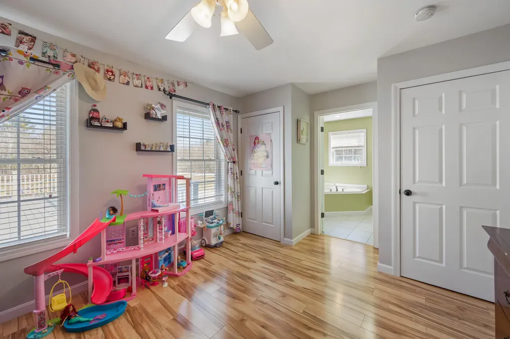 246 Wyman Road Palmyra ME 04965