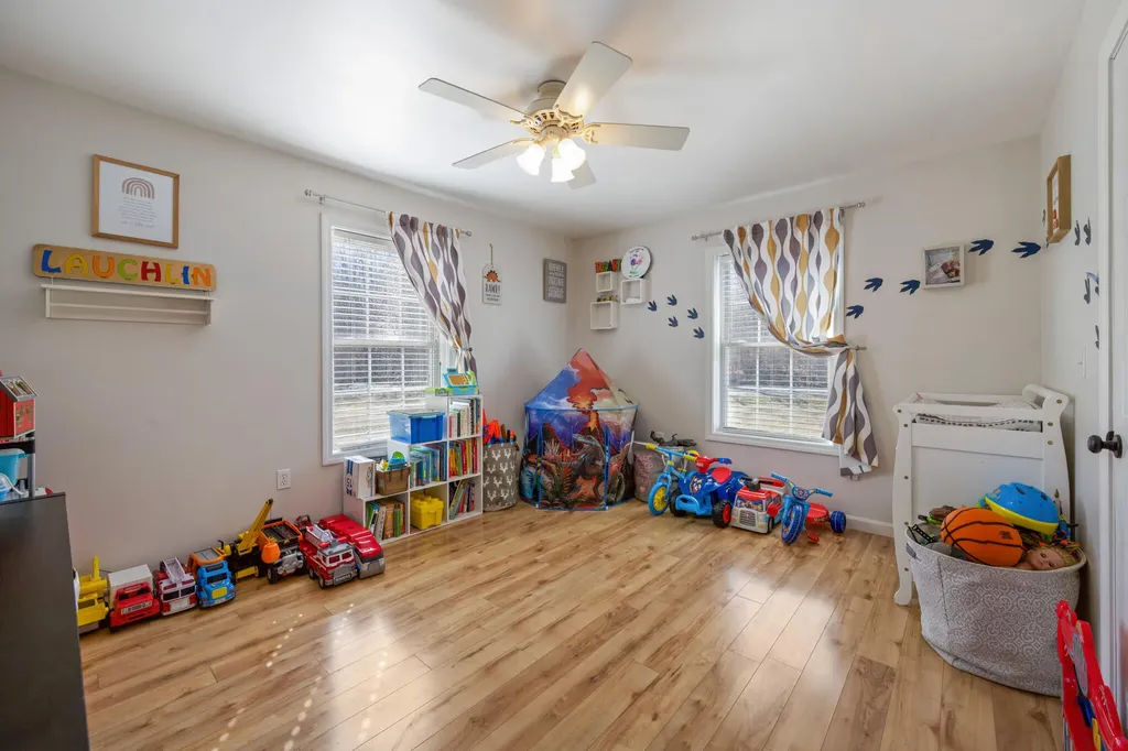 246 Wyman Road Palmyra ME 04965