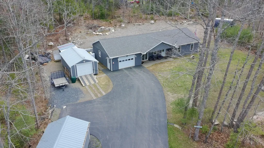 26 Bushey Shore Palermo ME 04354