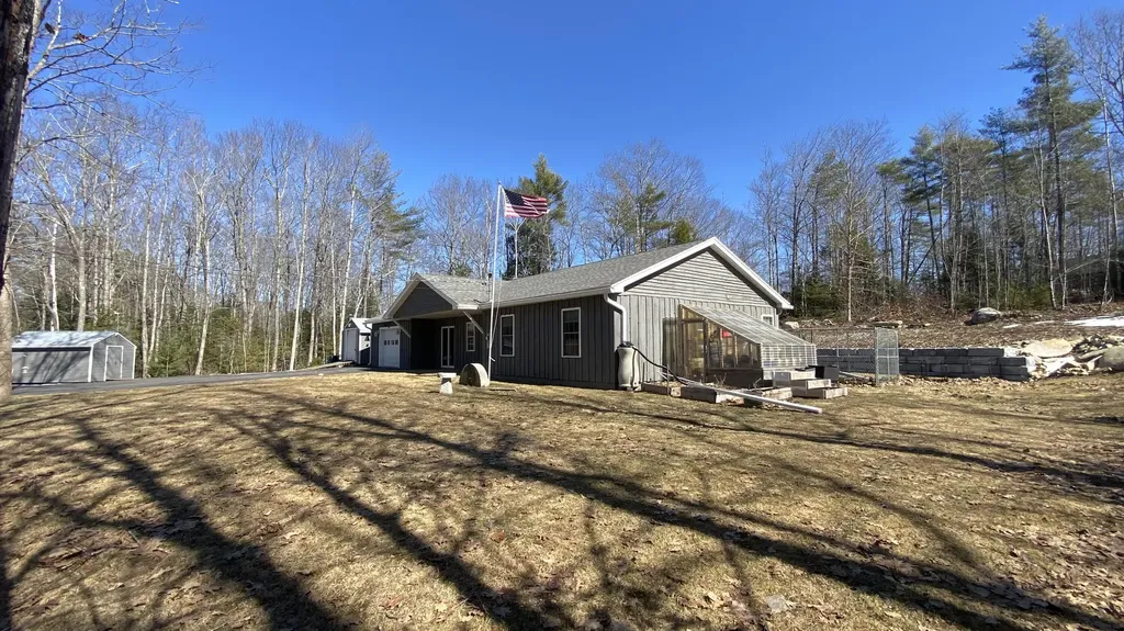 26 Bushey Shore Palermo ME 04354