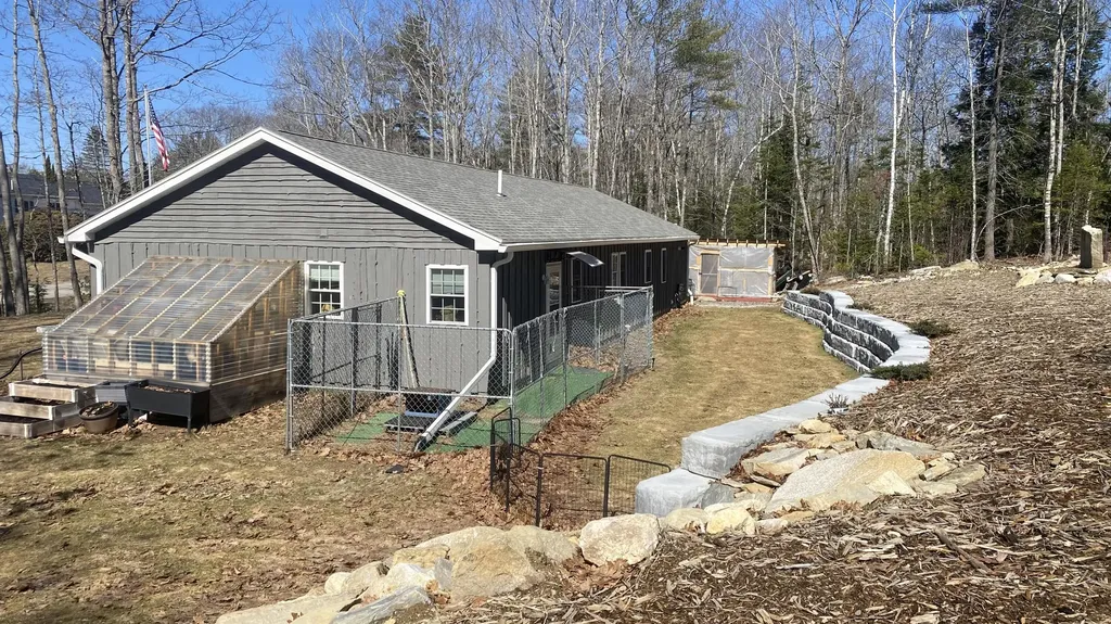 26 Bushey Shore Palermo ME 04354