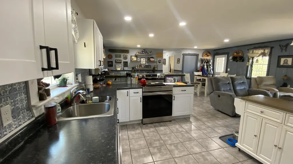 26 Bushey Shore Palermo ME 04354