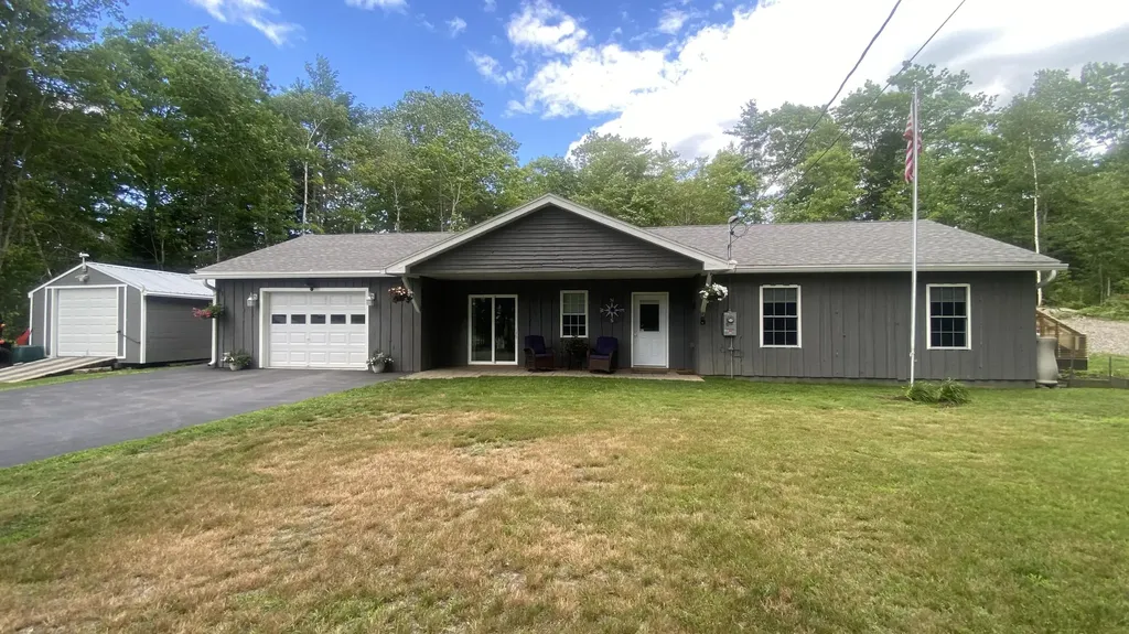 26 Bushey Shore Palermo ME 04354