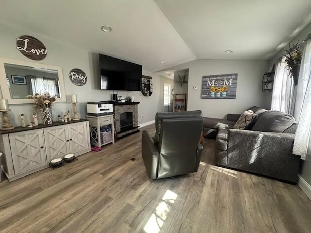 171 River Road Richmond ME 04357