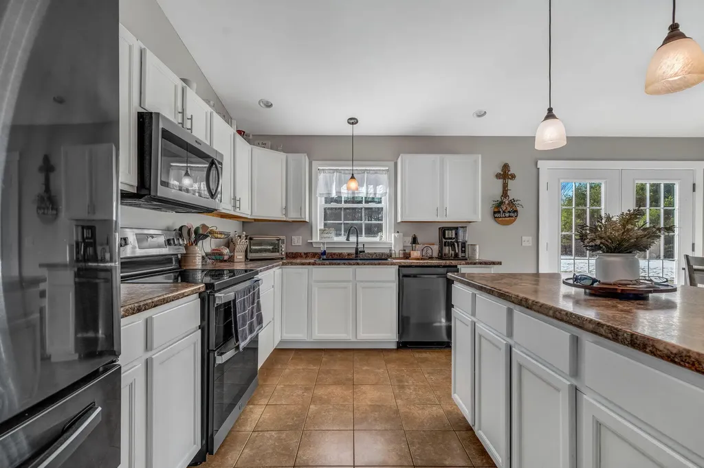 16 Hickory Drive Wiscasset ME 04578