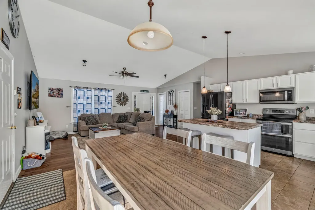 16 Hickory Drive Wiscasset ME 04578