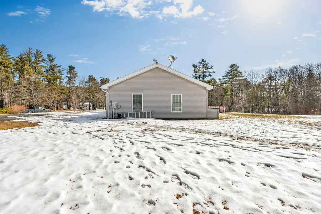 16 Hickory Drive Wiscasset ME 04578
