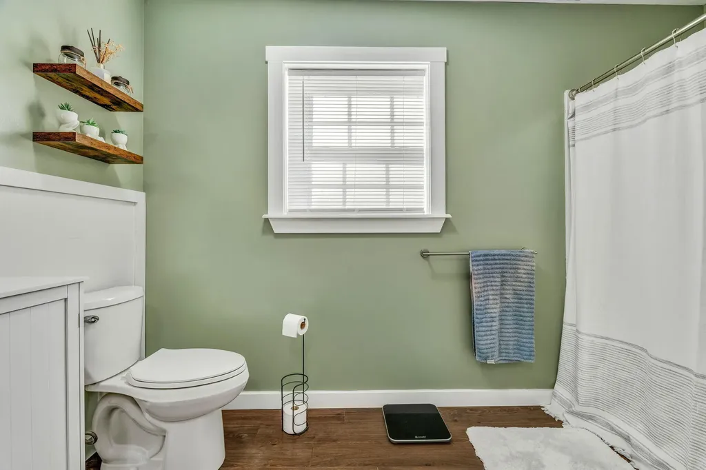 16 Hickory Drive Wiscasset ME 04578
