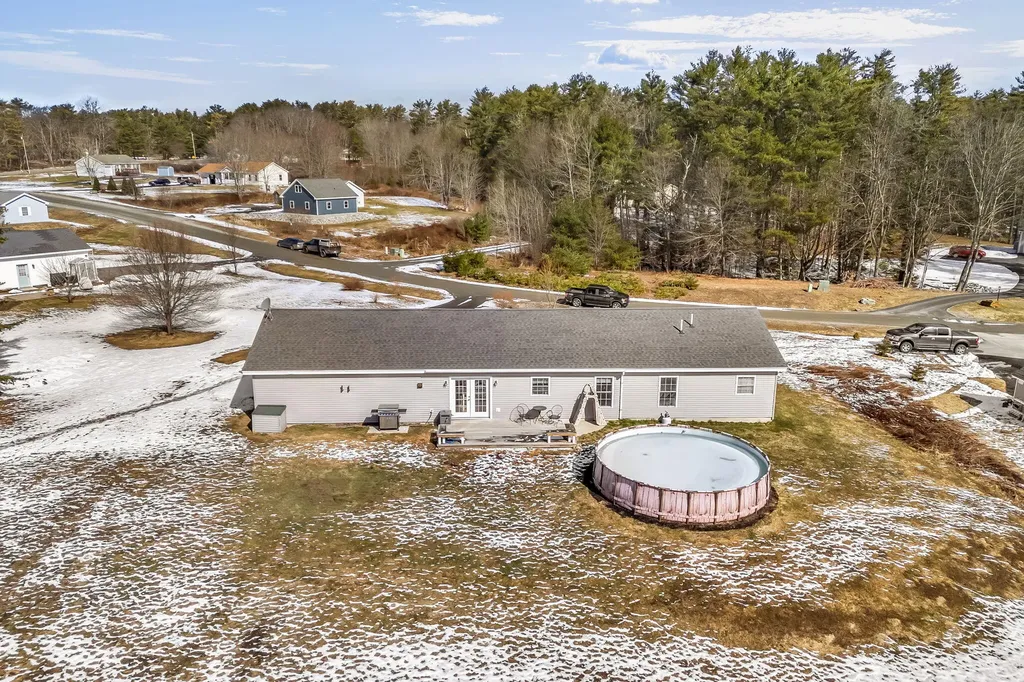 16 Hickory Drive Wiscasset ME 04578
