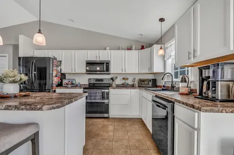 16 Hickory Drive Wiscasset ME 04578
