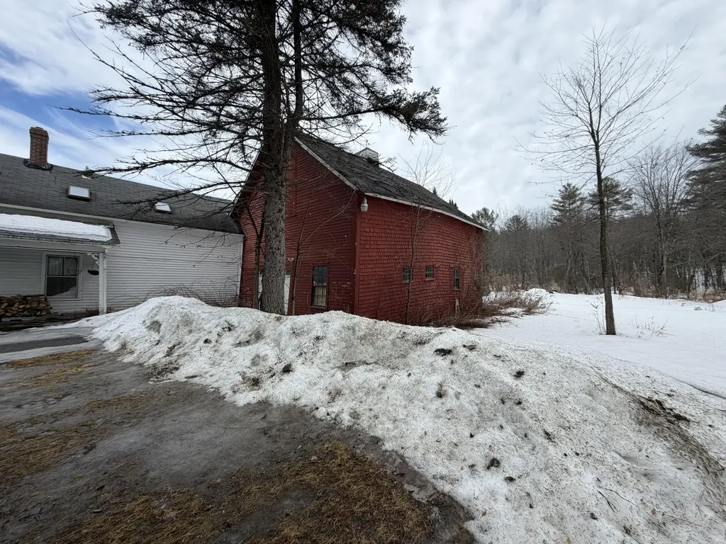 1779 River Road Clinton ME 04927
