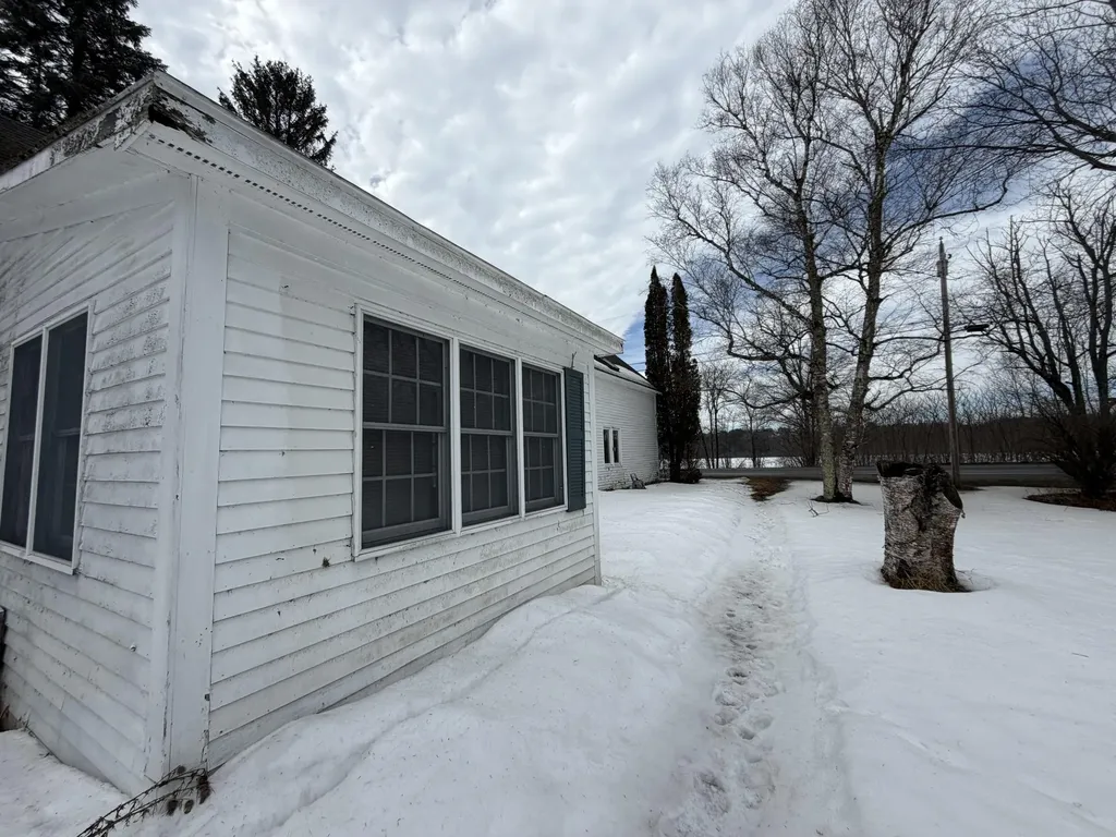 1779 River Road Clinton ME 04927