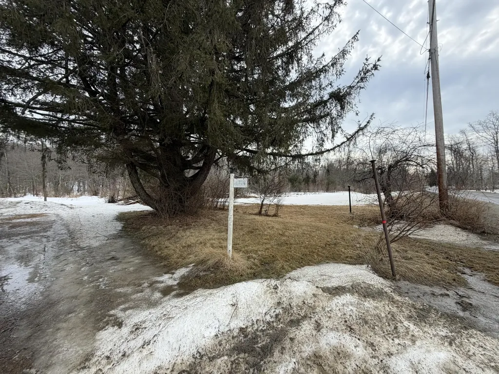 1779 River Road Clinton ME 04927