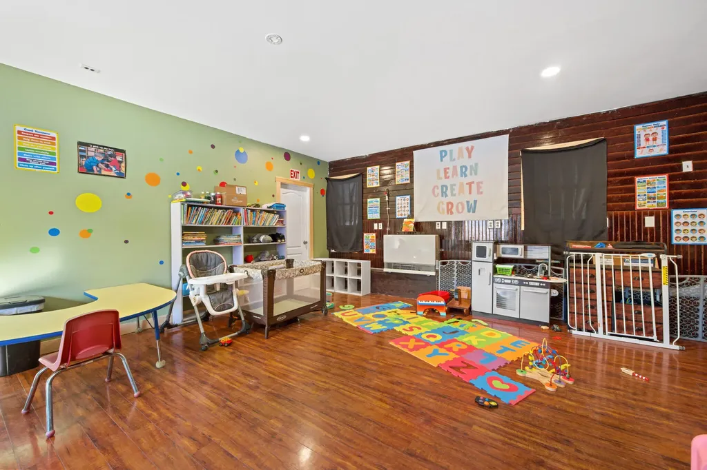 22 Grove Street Newport ME 04953