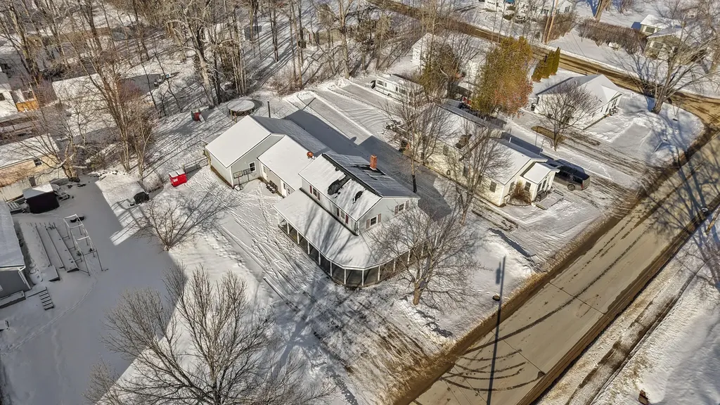 22 Grove Street Newport ME 04953