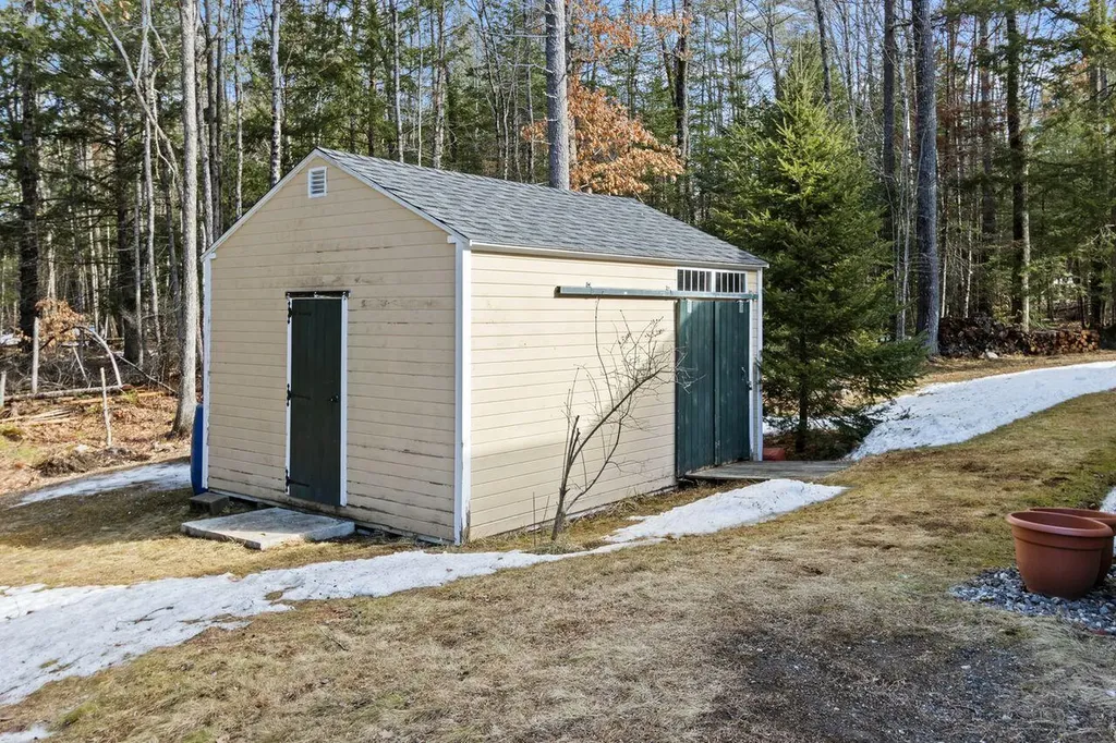 11 Merrill Drive Harrison ME 04040