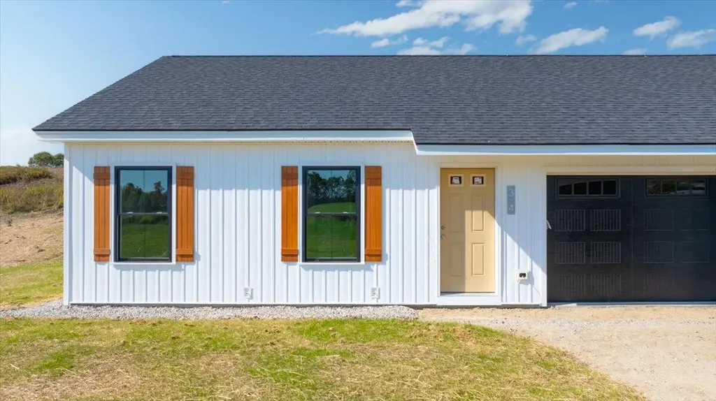 3 Freedom Farm Road Auburn ME 04210