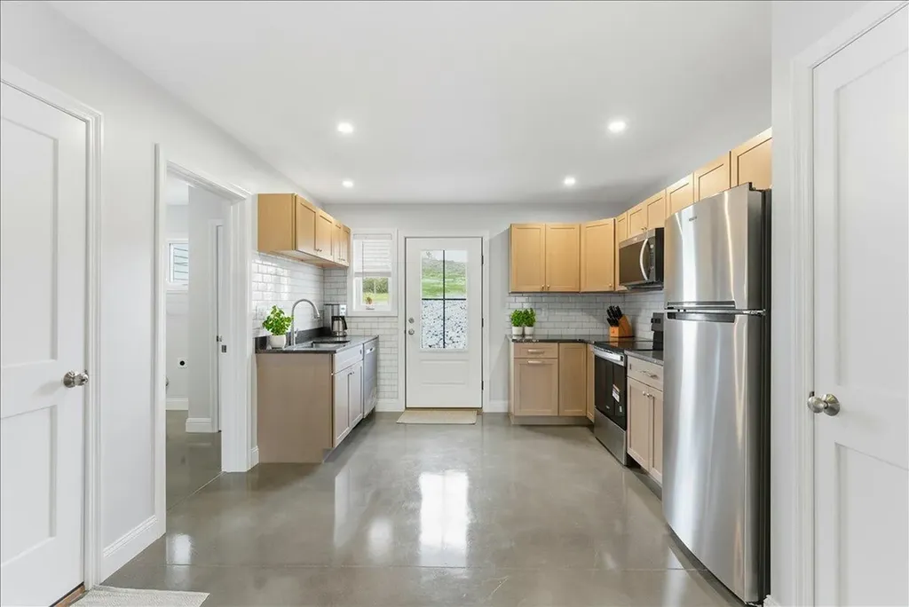3 Freedom Farm Road Auburn ME 04210