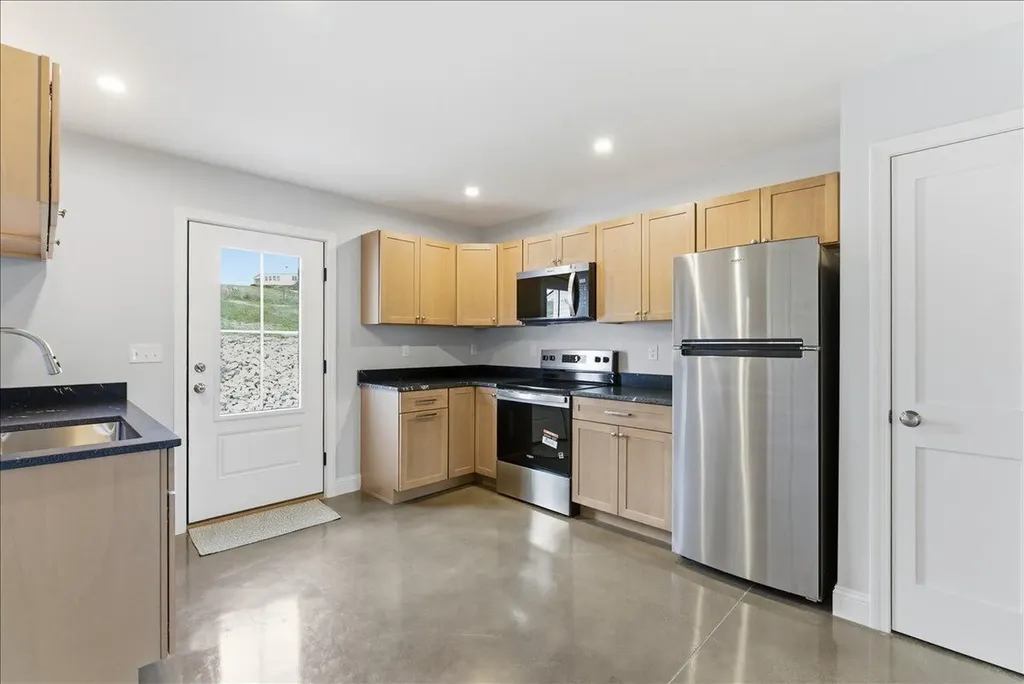 3 Freedom Farm Road Auburn ME 04210