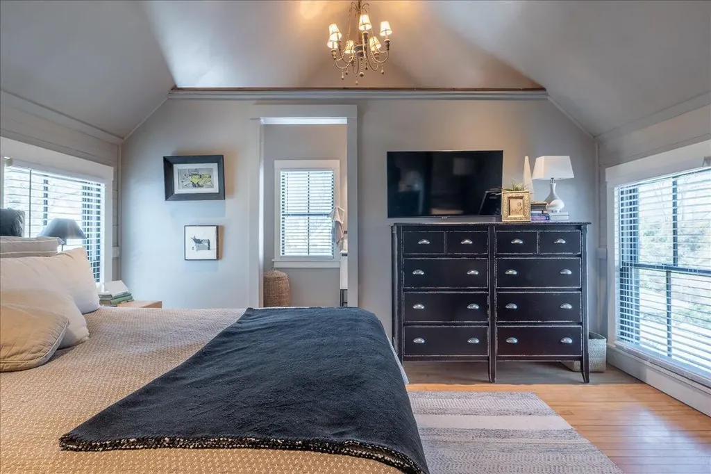 17 Mountain Street Camden ME 04843