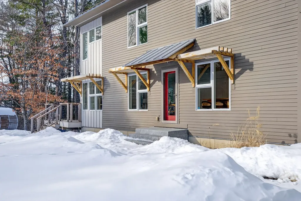 28 Nyasa Lane Brunswick ME 04011