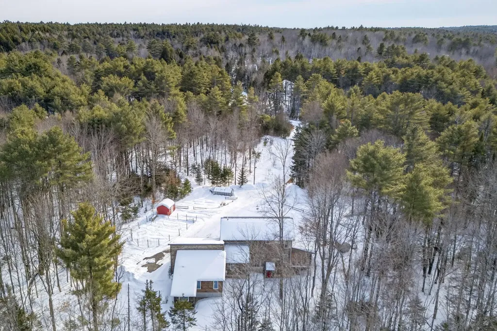 28 Nyasa Lane Brunswick ME 04011