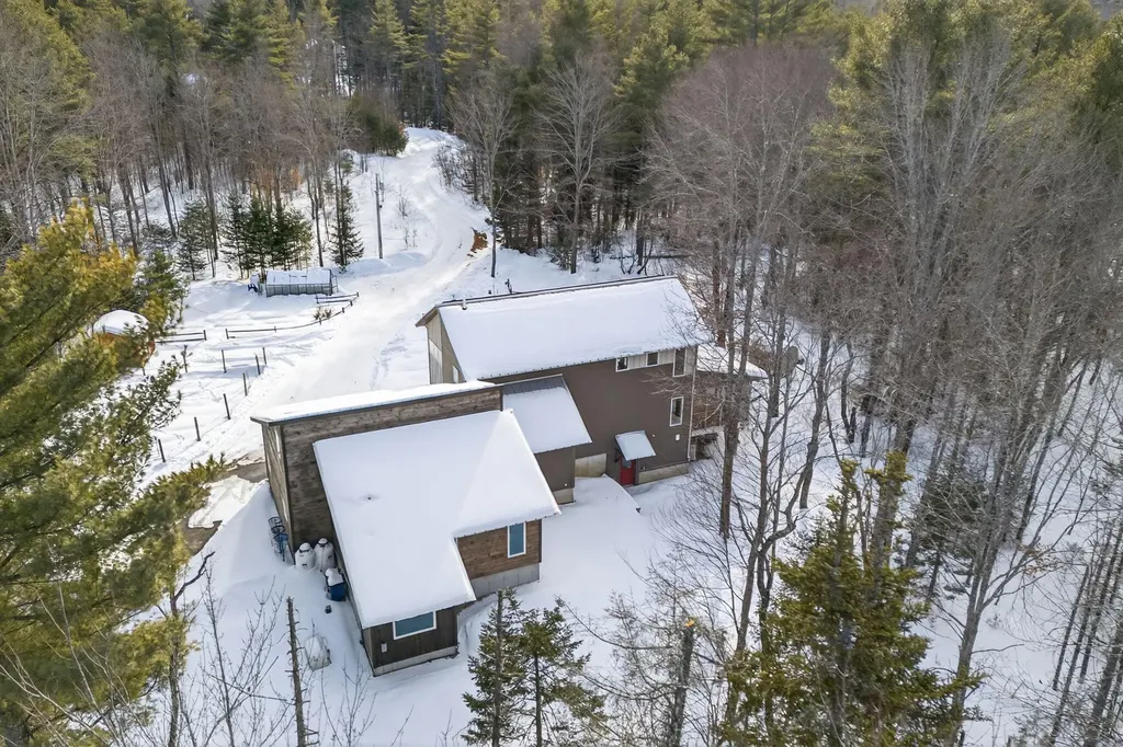 28 Nyasa Lane Brunswick ME 04011