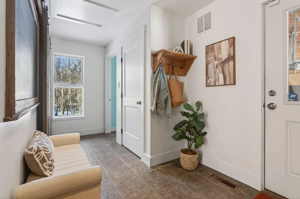 28 Nyasa Lane Brunswick ME 04011