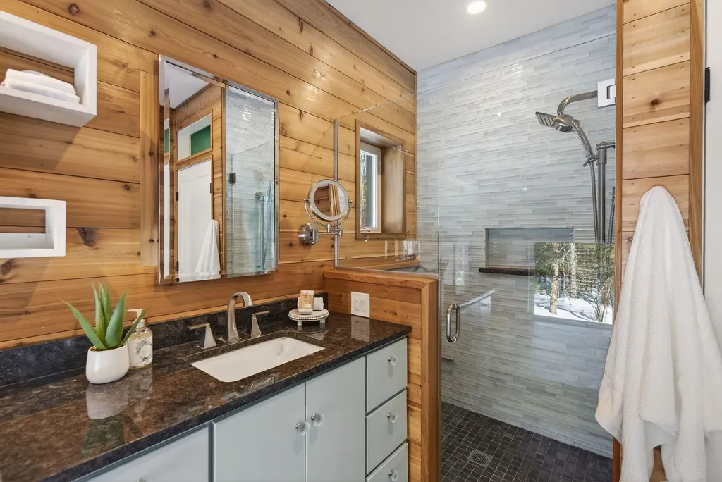 28 Nyasa Lane Brunswick ME 04011