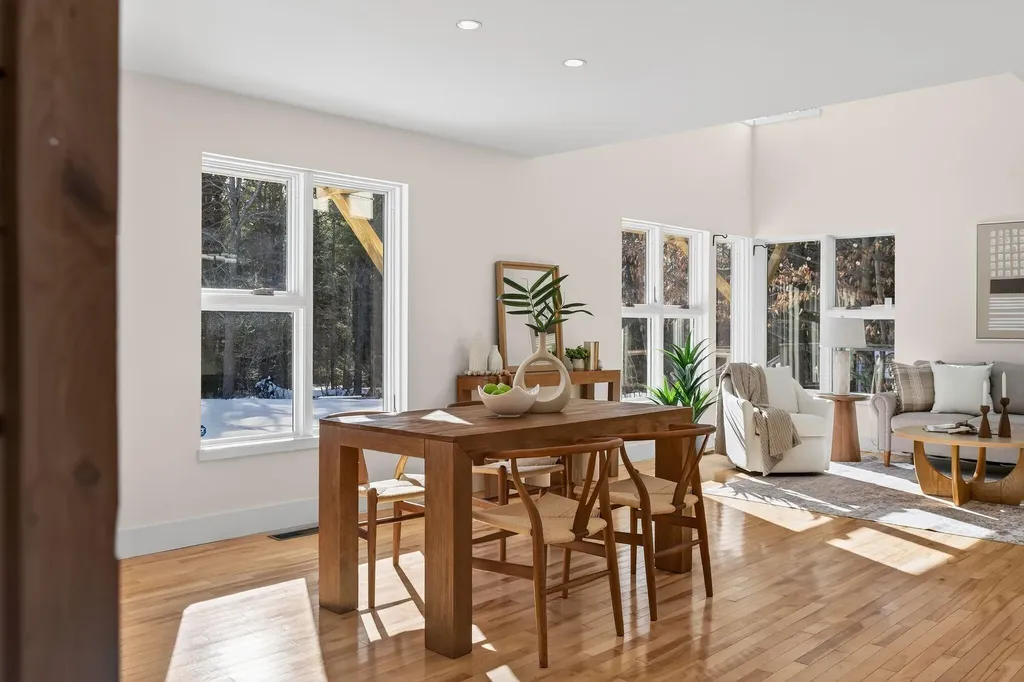 28 Nyasa Lane Brunswick ME 04011
