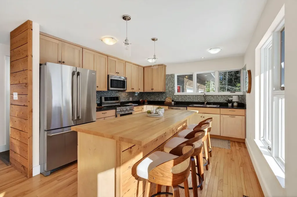 28 Nyasa Lane Brunswick ME 04011