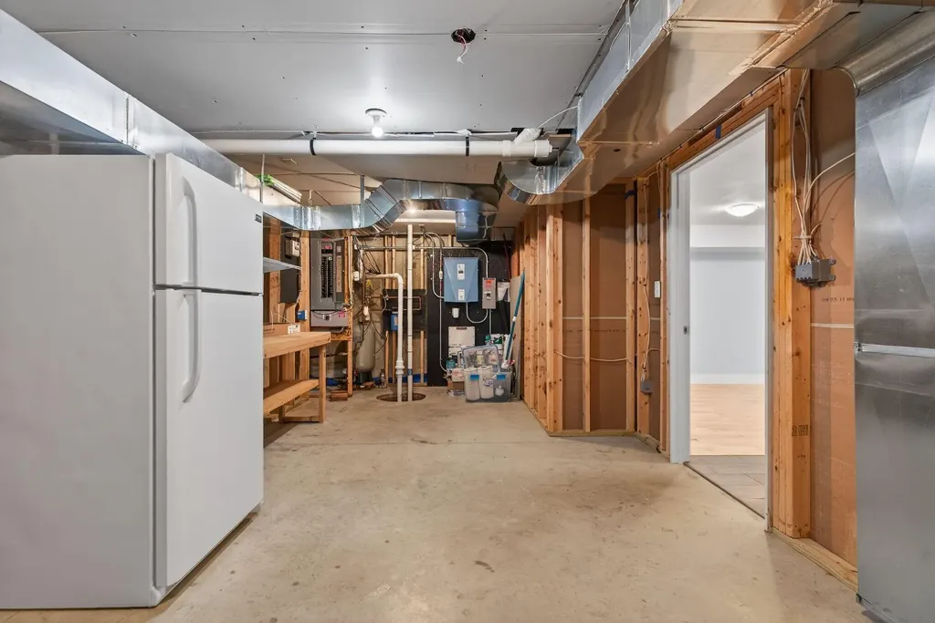 28 Nyasa Lane Brunswick ME 04011