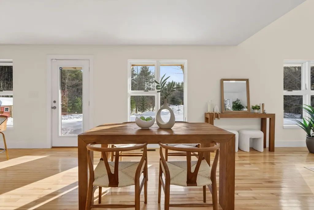 28 Nyasa Lane Brunswick ME 04011