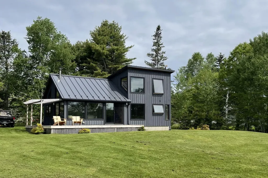59 Greenland Cove Road Bremen ME 04551