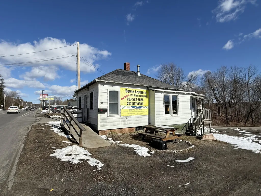 585 Maine Avenue Farmingdale ME 04344