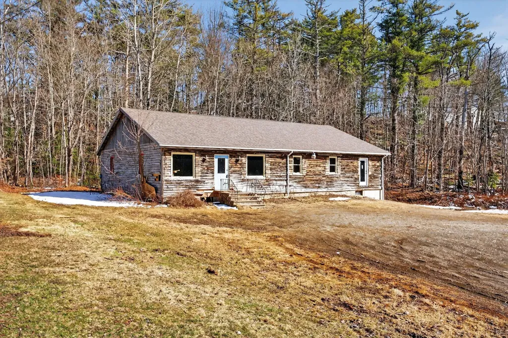 127 Gardiner Road Wiscasset ME 04578