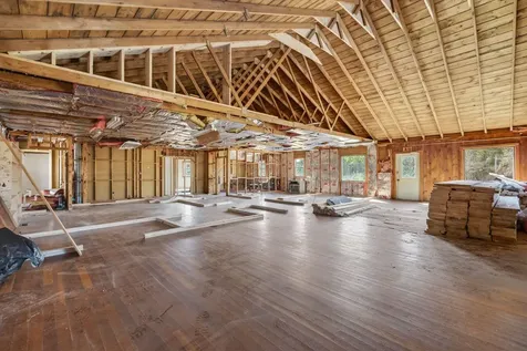 127 Gardiner Road Wiscasset ME 04578