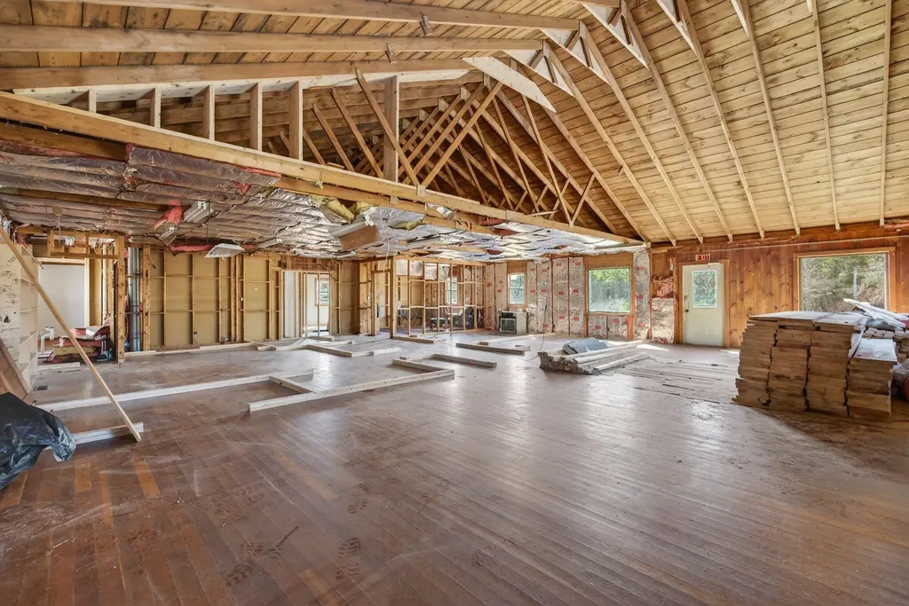 127 Gardiner Road Wiscasset ME 04578