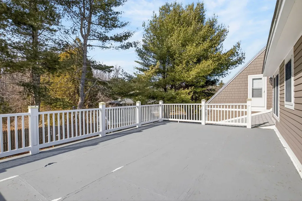 28 Coggeshall Lane Wells ME 04090