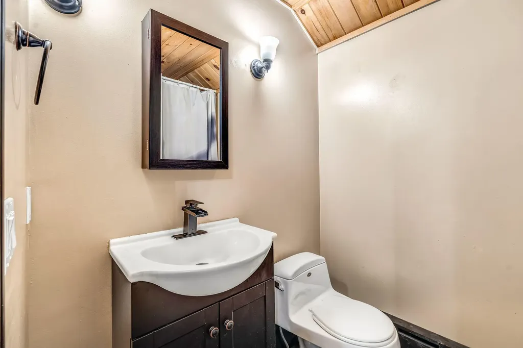 25 Mountain High Drive Orrington ME 04474