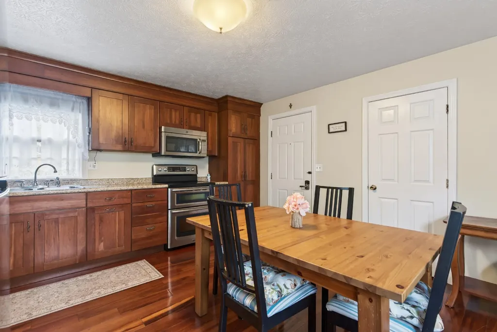 14 Summer Street Kennebunk ME 04043