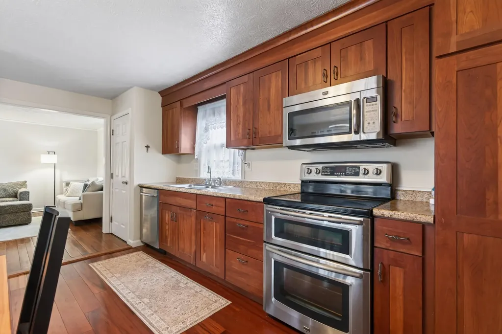 14 Summer Street Kennebunk ME 04043