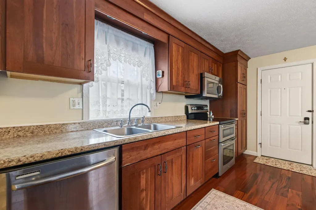 14 Summer Street Kennebunk ME 04043