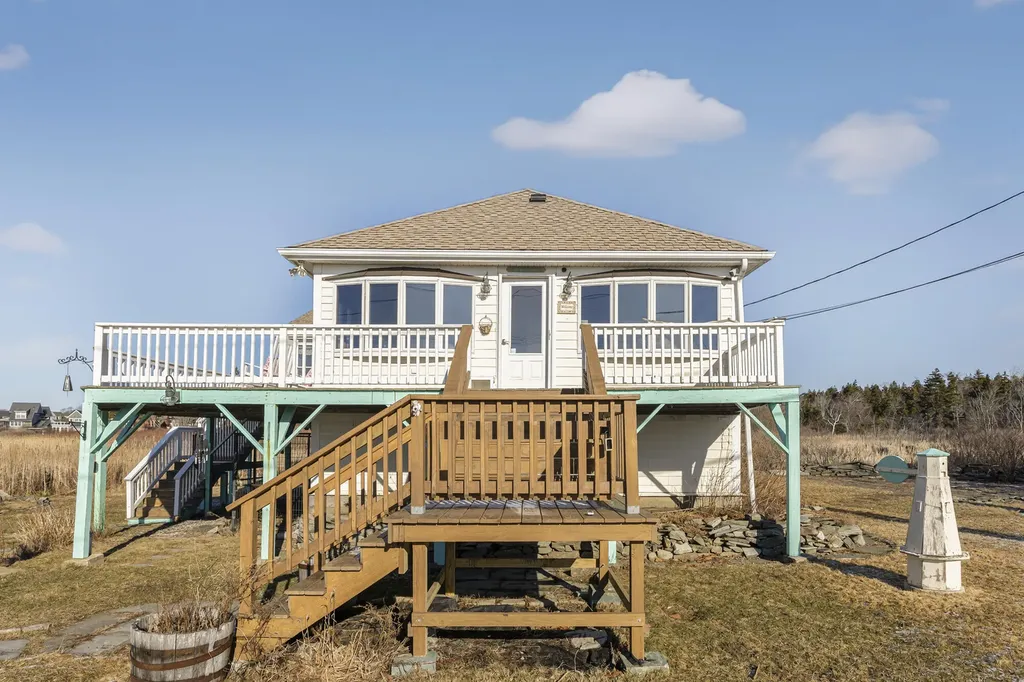 252 Seashore Avenue Portland ME 04108