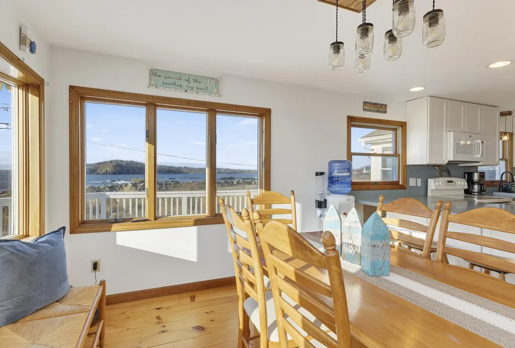 252 Seashore Avenue Portland ME 04108