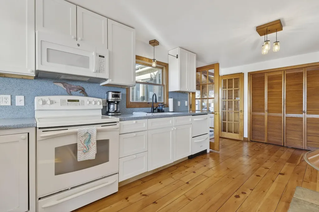 252 Seashore Avenue Portland ME 04108