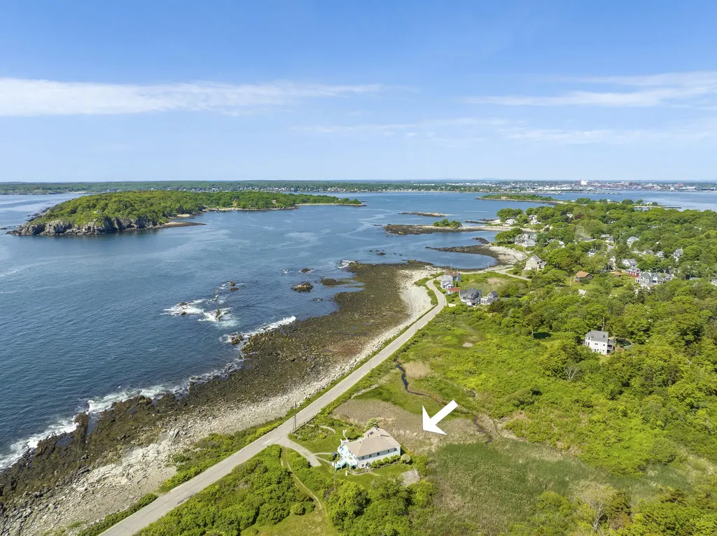 252 Seashore Avenue Portland ME 04108