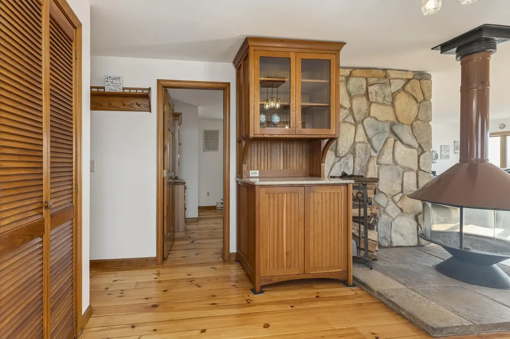 252 Seashore Avenue Portland ME 04108