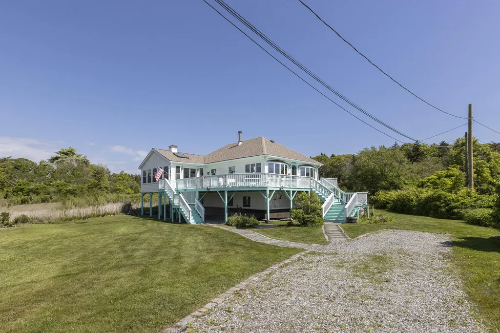 252 Seashore Avenue Portland ME 04108