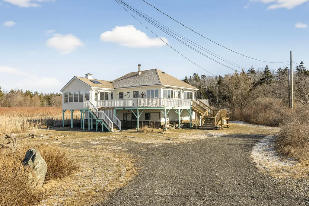 252 Seashore Avenue Portland ME 04108